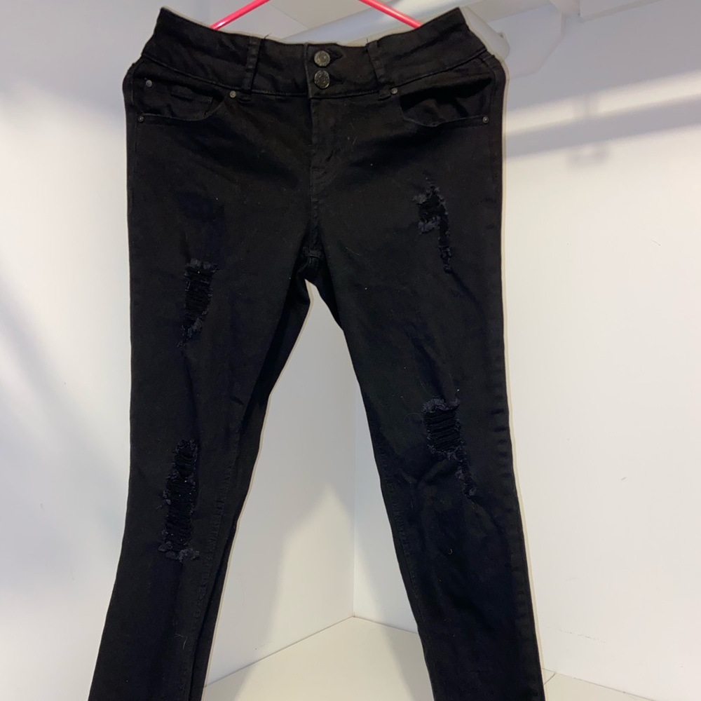 Refuge Black Ripped Jeans